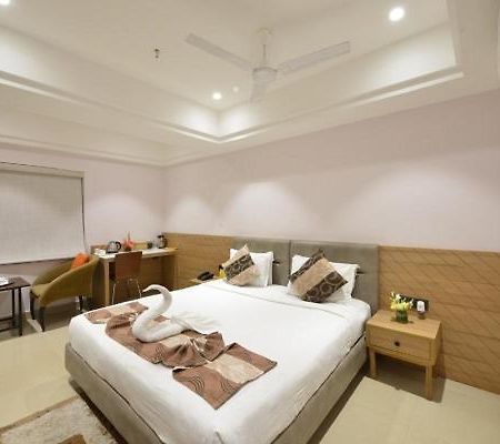 Hotel Kinara Grand Hyderabad Exterior foto